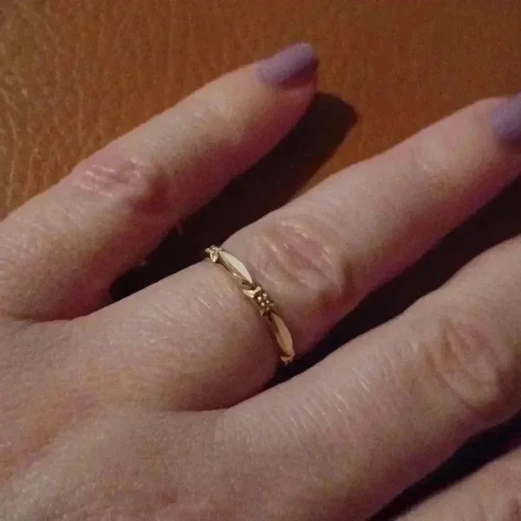 New yellow tone wedding band - Picture 2 of 7